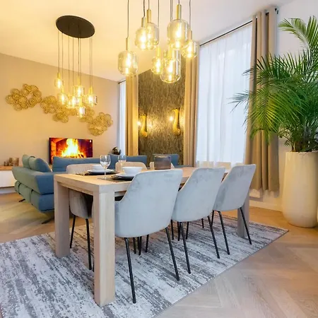 The 99, Sauna & Parking Apartment *